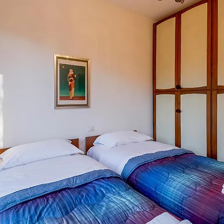 Guesthost - Portosole Attic - With Terrace And Private Parking Sanremo