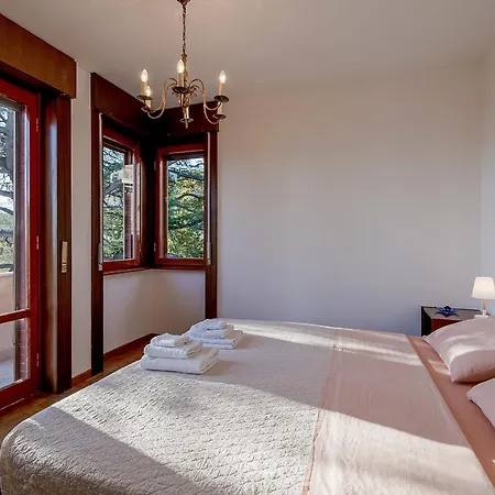 Apartmán Portosole Attic - With Terrace And Private Parking