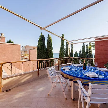 Guesthost - Portosole Attic - With Terrace And Private Parking Appartamento Sanremo