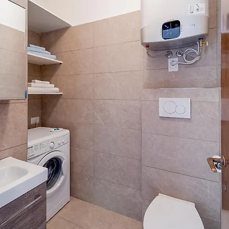 Guesthost - Portosole Attic - With Terrace And Private Parking * Sanremo