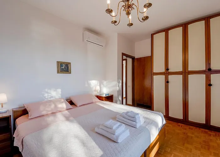 Guesthost - Portosole Attic - With Terrace And Private Parking *