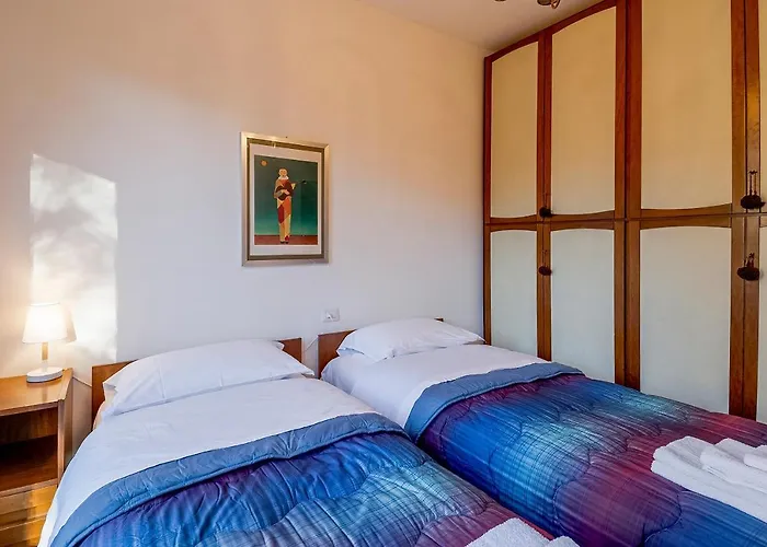 Guesthost - Portosole Attic - With Terrace And Private Parking San Remo