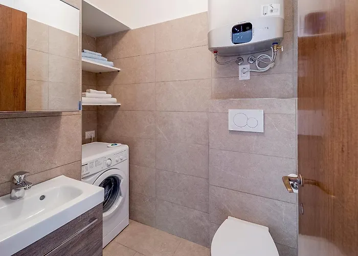 Guesthost - Portosole Attic - With Terrace And Private Parking * San Remo