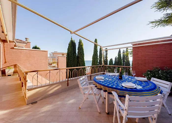 Guesthost - Portosole Attic - With Terrace And Private Parking Apartamento San Remo