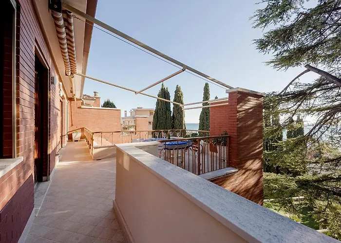 Guesthost - Portosole Attic - With Terrace And Private Parking *